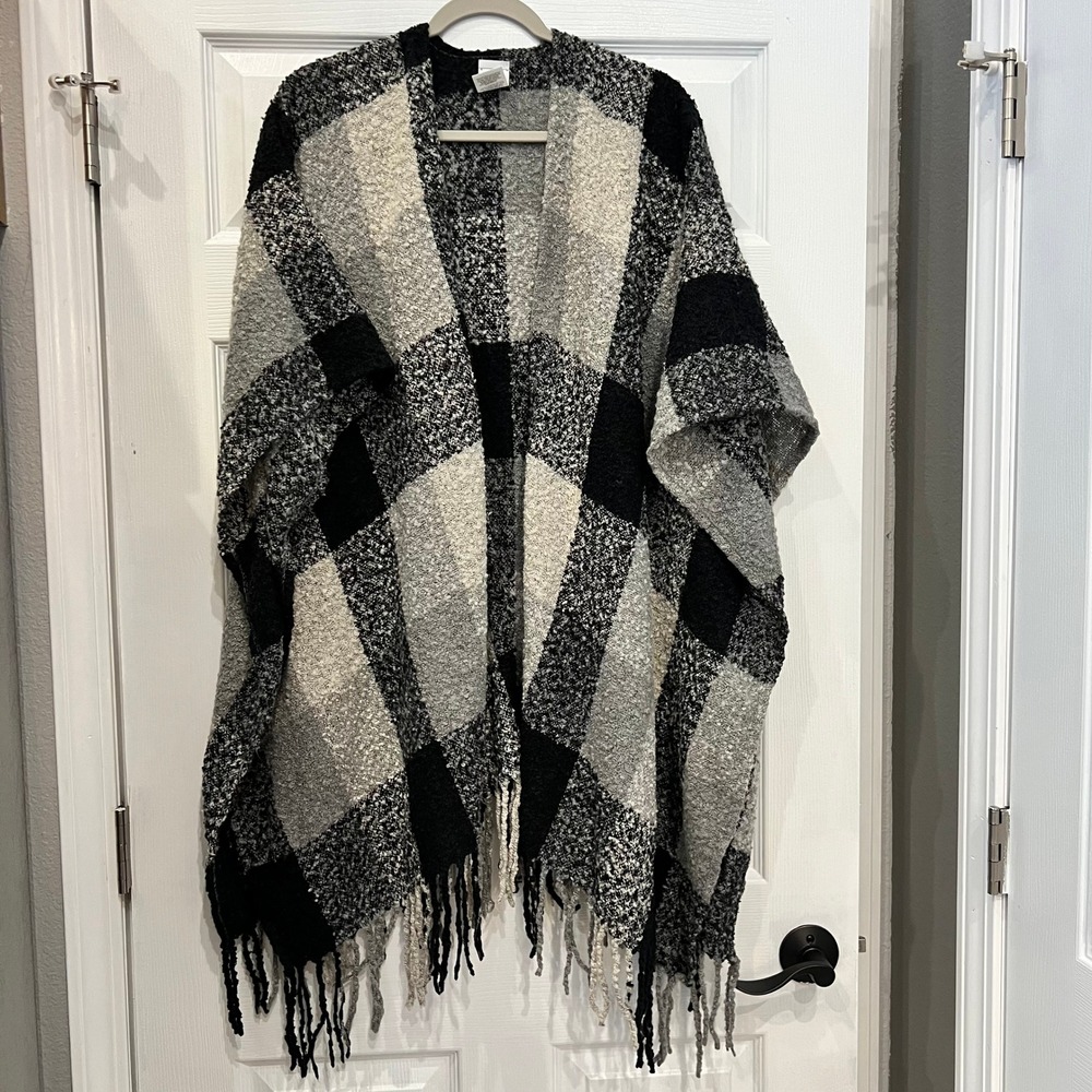 Woolrich Poncho Wrap Polyester Bouclé Knit Buffalo Plaid Black Grey Fringe OS